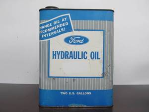 lot 53 image: Vintage FORD Hydraulic Oil 1 Gallon Advertising Can