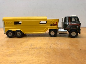 lot 117 image: Large Vintage ERTL 1970s Semi Truck wVista Dome Horse Van Trailer