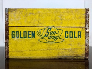 lot 199 image: Vintage 1950s Golden SUN DROP Cola Yellow Advertising Crate