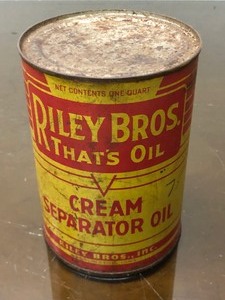 lot 131 image: Vintage RILEY BROS One Quart Advertising Metal Motor Oil Can