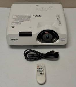 lot 2 image: Epson - HDMI  EMP525W Powerlite 525W LCD Projector
