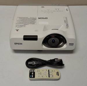 lot 3 image: Epson - HDMI  EMP525W Powerlite 525W LCD Projector