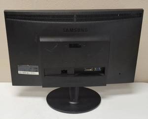 lot 15 image: Samsung- SyncMaster E2420L 24 Business LCD  HD  Monitor