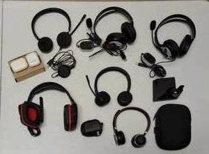 lot 22 image: (6)  Variety of Gaming Headsets, (2) Apple IPODS