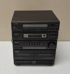 lot 31 image: Aiwa - Stereo System -CD, Radio, Dual Cassette