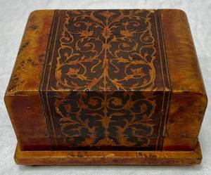 lot 13 image: Vintage Wooded Cigarette Box Dispenser with Inlaid Wood