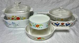 lot 16 image: Collection of Vintage Corning Ware - Assortment of Colors and Sizes