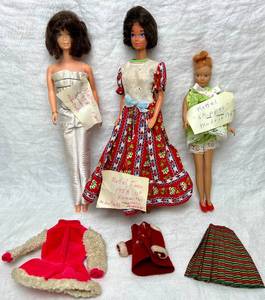 lot 44 image: Lot of 3 Vintage Barbies and Clothing