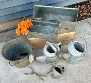 lot 106 image: Vintage Metal Outdoor Gardening Lot