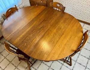 lot 111 image: Kitchen Table and 4 Chairs - 54L  2 - 10 Leaves
