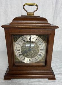 lot 10 image: Vintage Seth Thomas Quartzmatic Mantel Clock