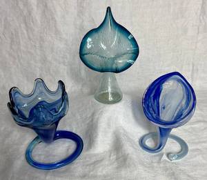 lot 21 image: Hand Blown Vintage  Art Glass Vases - 3 pieces