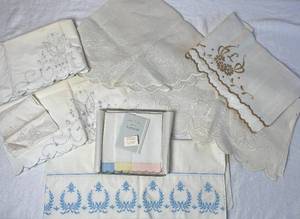 lot 45 image: Vintage and Embrioidered Linens