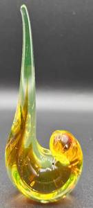 lot 7 image: Vintage Murano Glass Bird Uranium Glass Figurine