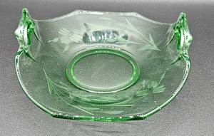 lot 67 image: Uranium Glass Curved 6 Dish