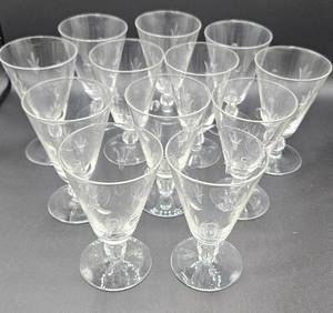 lot 88 image: Set of 11 Uranium Glass Etched Glass Drinkware