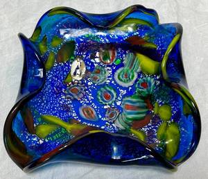 lot 35 image: Vintage Italian Blown Glass Dish (Likely Murano)