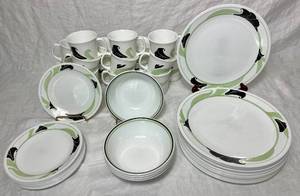 lot 38 image: Set of Vintage Corelle Black Orchid Pattern Dishes