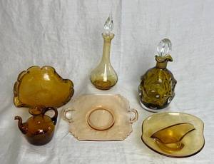 lot 42 image: Vintage 6 Piece Amber Glassware