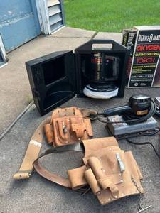 lot 79 image: Massive Tool Lot - Assorted Power and Hand tools