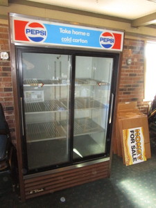lot 5 image: True Mfg. Beverage Cooler 47x79x29 (needs new compressor)