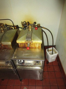 lot 11 image: Henny Penny Pressure Fryer