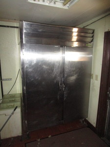 lot 13 image: Commander RefrigeratorFreezer 5885x30