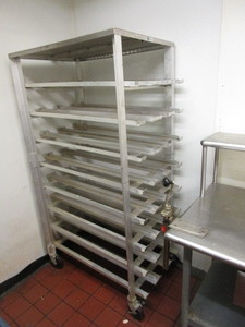 lot 19 image: Alum Can Rack 2643x70