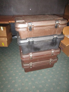 lot 38 image: (4) Insulating Catering Totes