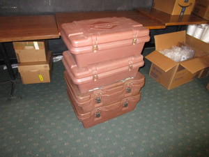 lot 39 image: (4) Insulating Catering Totes