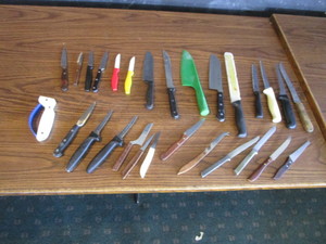 lot 90 image: Knives