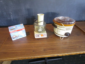 lot 98 image: Crock Pot, Food Processer, Mixer