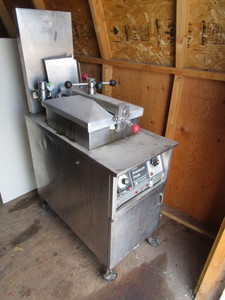lot 57 image: Henny Penny Pressure Fryer