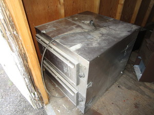 lot 58 image: Warming Box 30x32x30