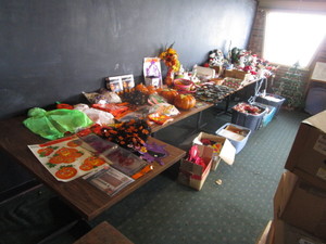 lot 150 image: Large Lot of Decorations, All Holidays