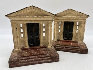 lot 5 image: Vintage BRADLEY & HUBBARD Bookends Doorstops - Circa 1925