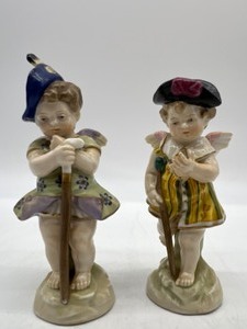 lot 6 image: Pair Antique ROYAL VIENNA  BEEHIVE Porcelain Cherubs