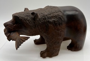 lot 17 image: IRONWOOD Grizzly Bear with Salmon Carving