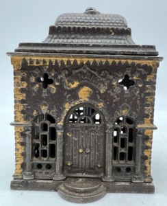 lot 29 image: Antique JE STEVENS Cast Iron Still Bank - Domed Roof
