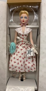 lot 89 image: GENE DOLL - Mel Odom, Ashton Drake Incognito NIB