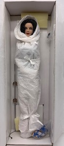 lot 93 image: DEE ANNA DENTON - Dream Castle Doll Turning Heads Poolside NIB