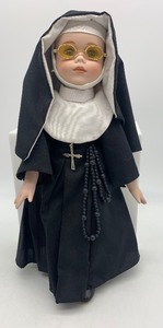 lot 144 image: VINTAGE Seymour Mann Sister Mary Nun Doll LE