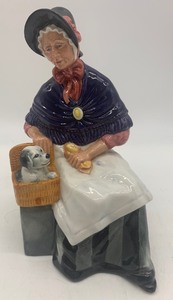 lot 202 image: Vintage ROYAL DOULTON Figurine New Companions