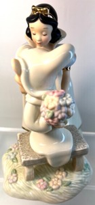 lot 133 image: LENOX CLASSICS DISNEY Showcase Collection DOPEYS SWEET REWARD Figure