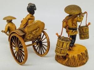 lot 208 image: Vintage Japanese CELLULOID Figures Tourist Souvenirs