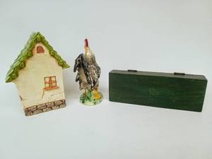 lot 217 image: Vintage Ceramic House and Rooster