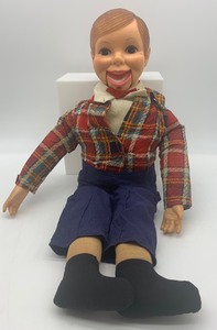 lot 43 image: VENTRILOQUIST Vintage Doll - Willie Talk
