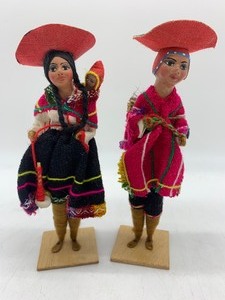 lot 79 image: Pair HANDMADE Vintage Peruvian Thread Folk Art Dolls 