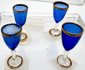 lot 323 image: Vintage Artisan Dollhouse Miniature - Cobalt Blue & Gold Rimmed Wine Glasses, Pitcher and Vase