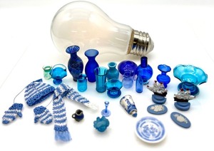 lot 328 image: Vintage Artisan Dollhouse Miniature -WEDGWOOD STAMPED Wall Dcor, Assortment of Blue Glass and Plastic Vases, Wine Bottles, and Knitted Hat, Scarf and Mittens